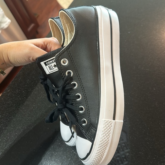 BRAND NEW NEVER WORN LEATHER CONVERSE - Picture 9 of 10